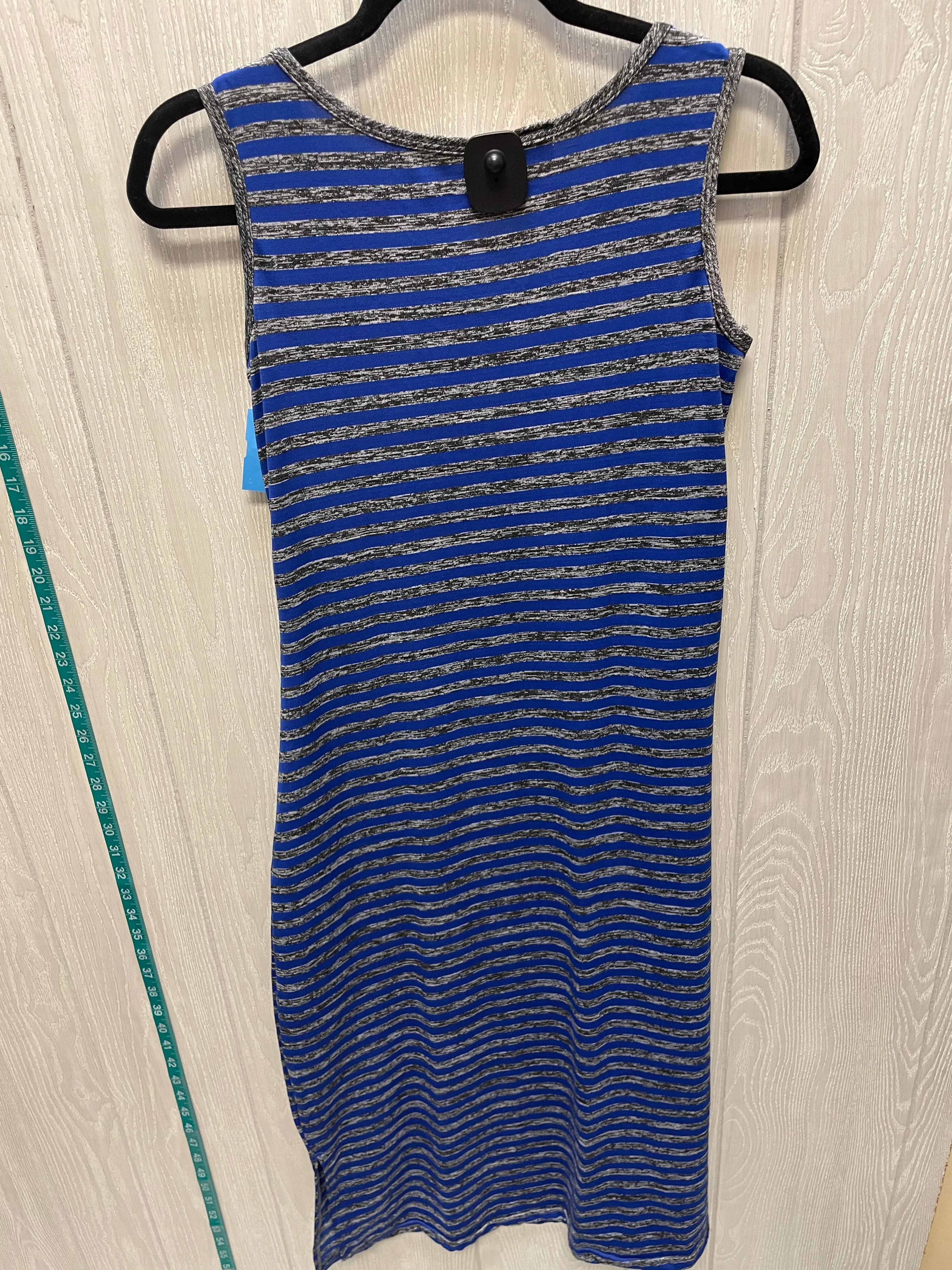Athletic Dress By Nike Apparel In Striped Pattern, Size: M