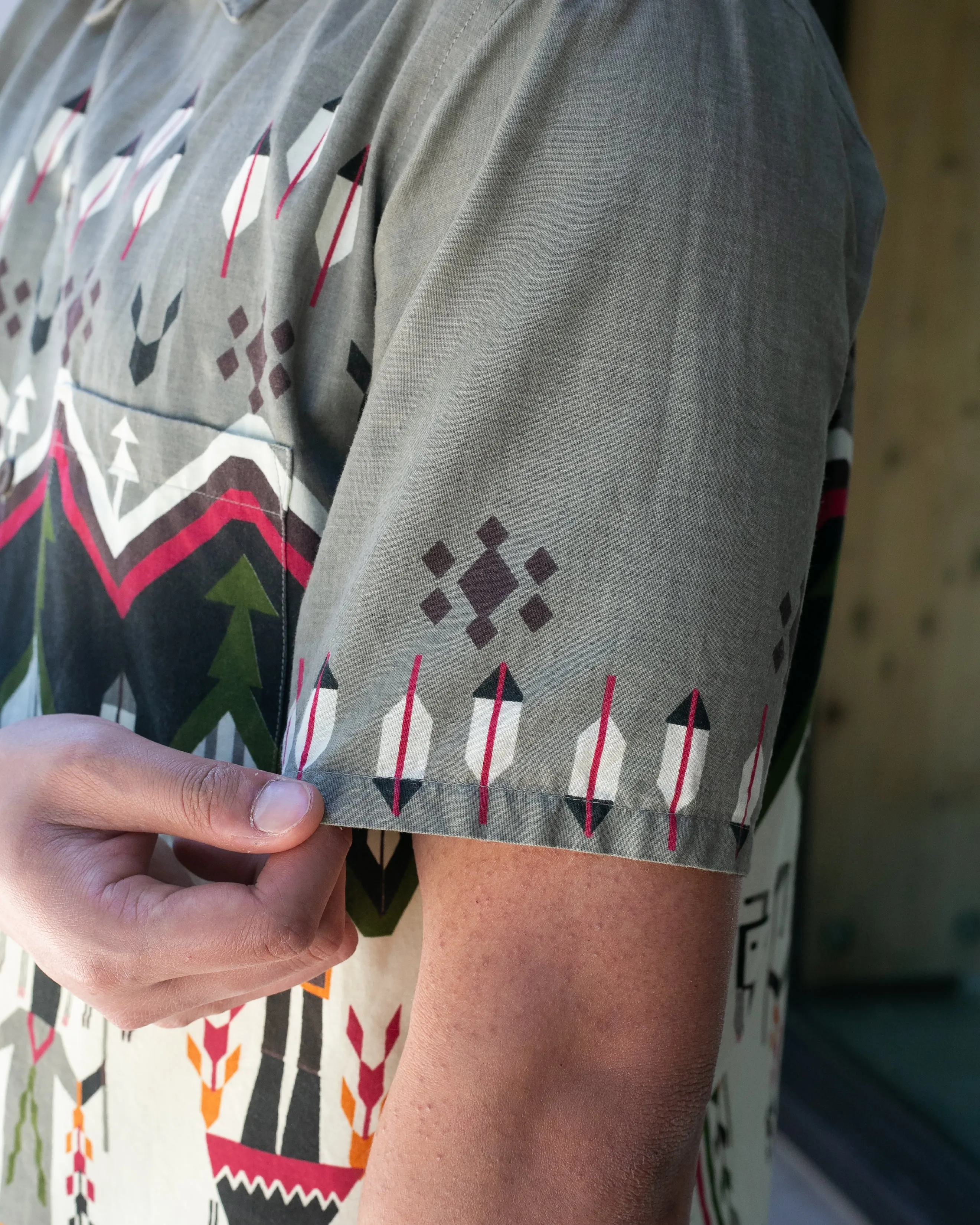 Japanese Repro, Short Sleeve Aloha Shirt, Tela Brand, Grey with Green and Red Ceremonial Scenery