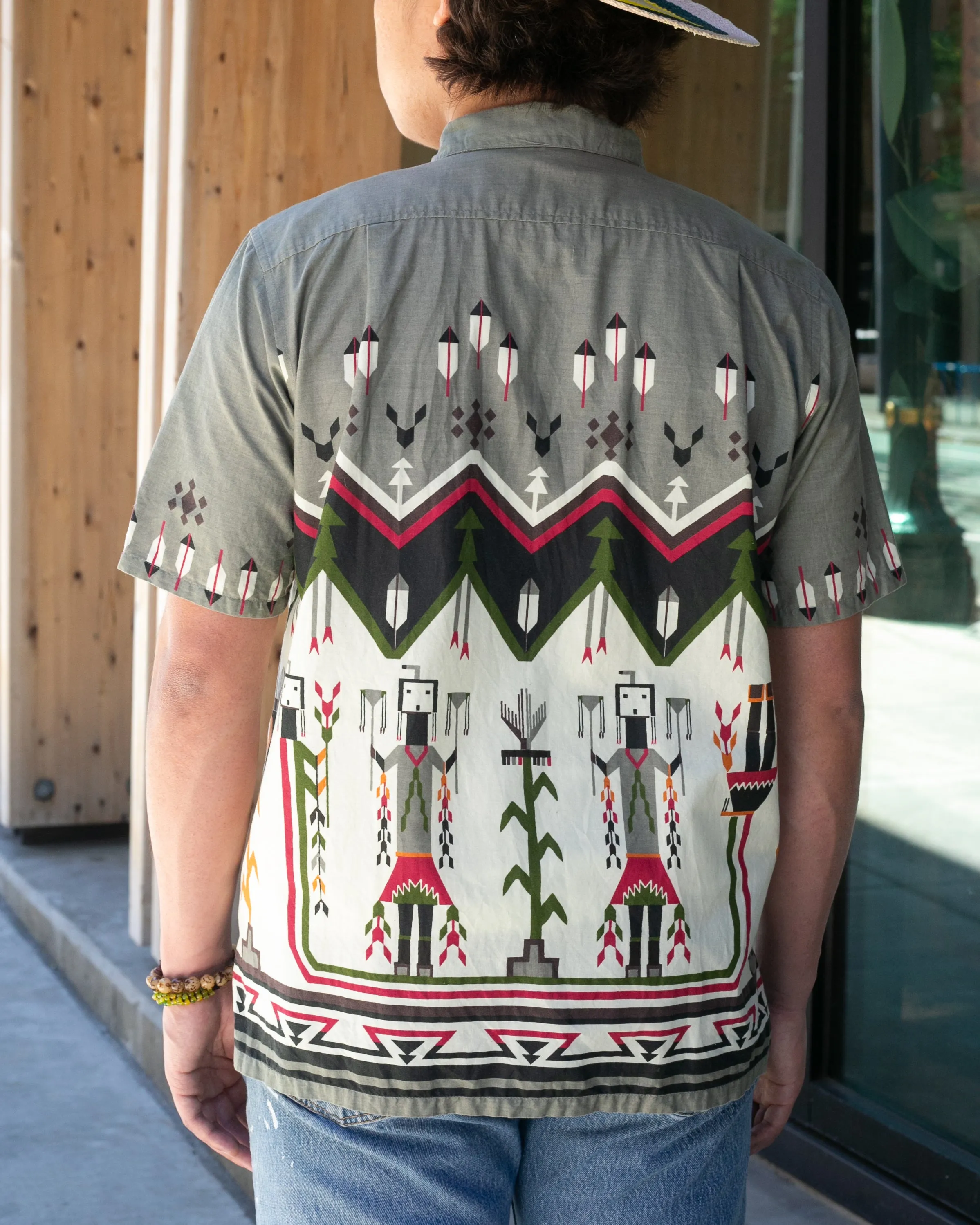 Japanese Repro, Short Sleeve Aloha Shirt, Tela Brand, Grey with Green and Red Ceremonial Scenery